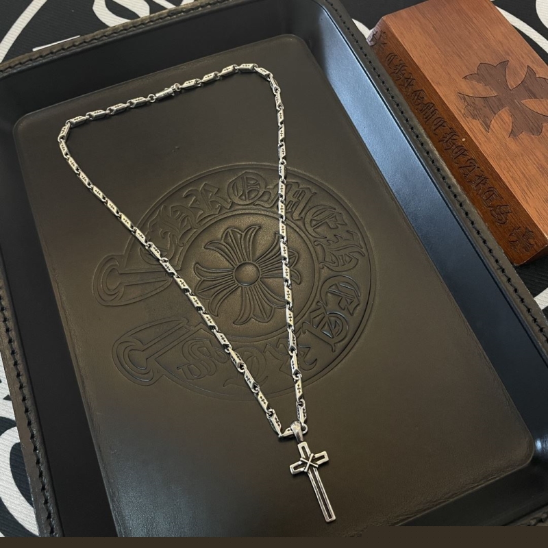 Ch**me He**ts necklaces